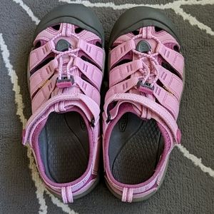 KEEN hiking sandals NWOT